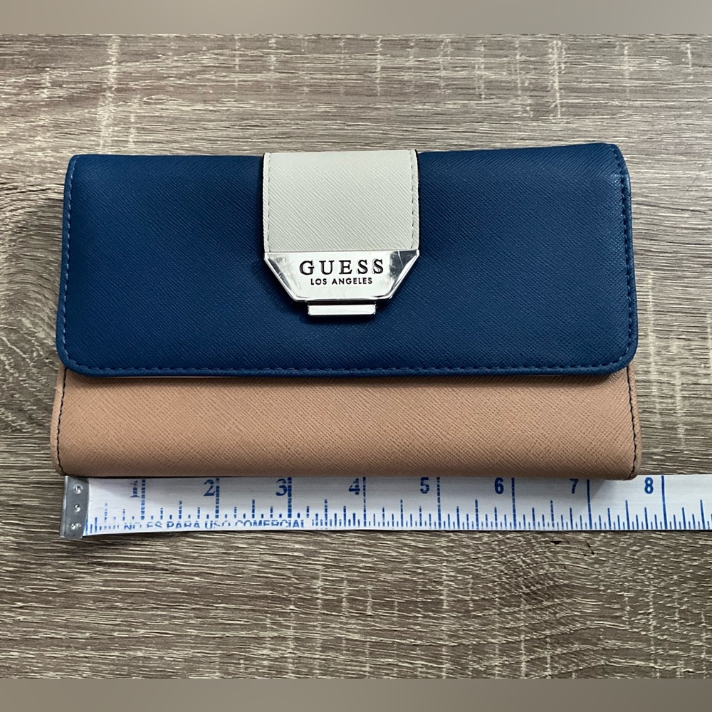 Guess Wallet - Picture 4 of 4